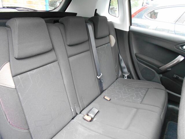 Peugeot 2008 1.2i Pure Tech Style NL-auto met logische km's !