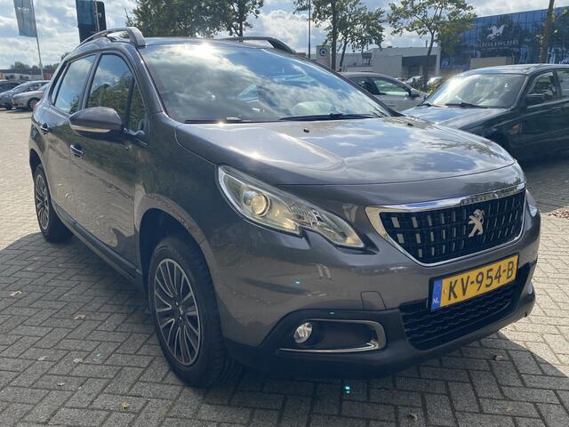 Peugeot 2008 1.2 PureTech Blue Lion | Navigatie | Parkeersensoren | Panorama dak |