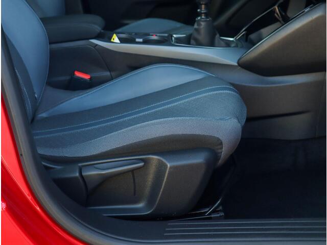 Peugeot 2008 1.2 PureTech Allure 130PK | Panodak | Keyless | Trekhaak