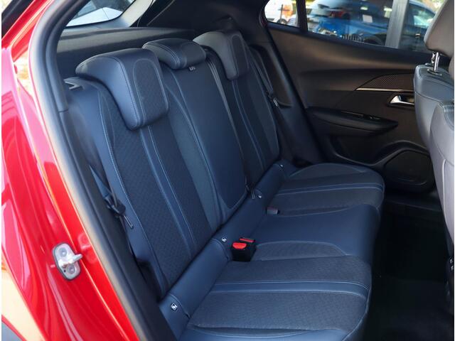 Peugeot 2008 1.2 PureTech Allure 130PK | Panodak | Keyless | Trekhaak