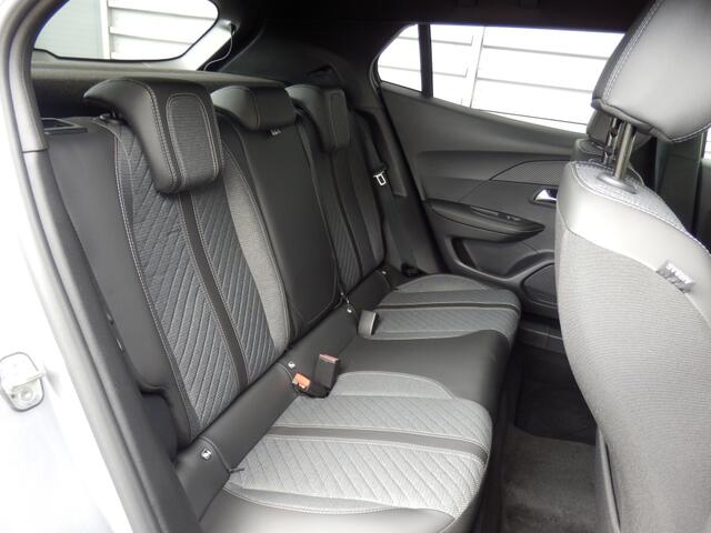 Peugeot 2008 1.2 130PK Automaat | Navigatie | Apple Carpl. Andr. Auto