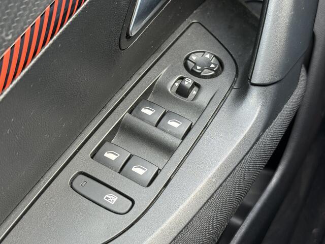 Peugeot 2008 BJR 2020 1.2 101 PK PureTech Active AIRCO ECC / METALLIC LAK / TREKHAAK / LM VELGEN / CRUISE / ANDROID EN APPLE CARPLAY