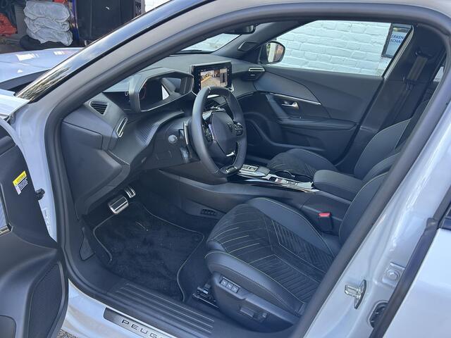 Peugeot 2008 1.2 Hybrid 145 GT | Automaat | Alcantara Bekleding | Stoelverwarming & Massage | Navigatie | 360 Graden Camera | 18 Inch Evissa | Keyless Entry | Full LED Verlichting | Zwart Dak | Dode Hoek Detectie | Cruise Control Adaptief | Climate Control | Hoge Zitp