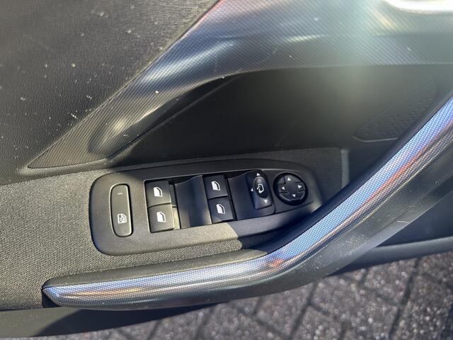 Peugeot 2008 1.2 PureTech Allure | Trekhaak | PDC | Navi