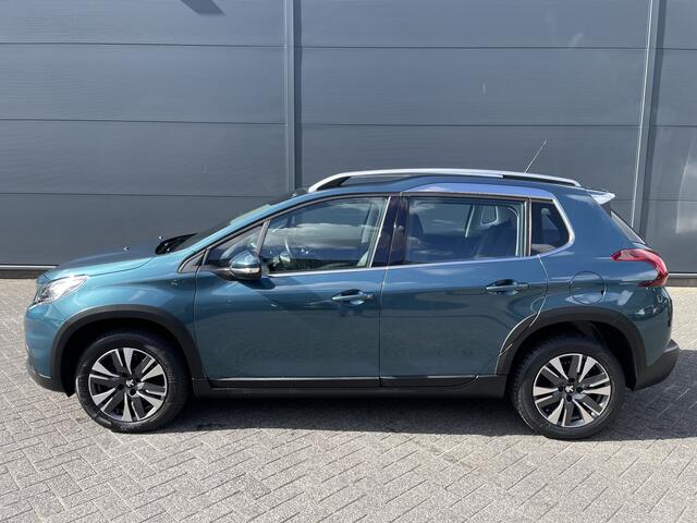 Peugeot 2008 130pk Allure (Navigatie - Automatische Airco - Apple Carplay - Parkeersensoren - Lichtmetalen velgen)