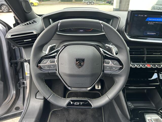 Peugeot 2008 1.2 Hybrid 145 GT ¤ 5500,- DEMO VOORDEEL | Automaat | Navigatie | 360 Graden Camera | 18 Inch Evissa | Keyless Entry | Full LED Verlichting | Zwart Dak | Dode Hoek Detectie | Cruise Control Adaptief | Climate Control | Hoge Zitpositie.