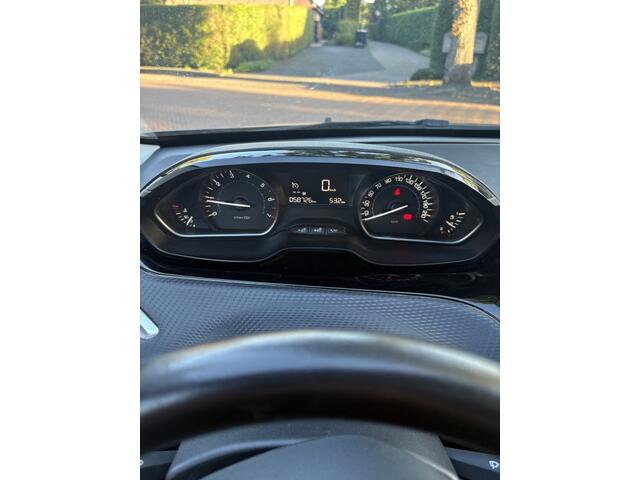 Peugeot 2008 1.2 PureTech Blue Lion Pano.dak, cruise control,Navi.