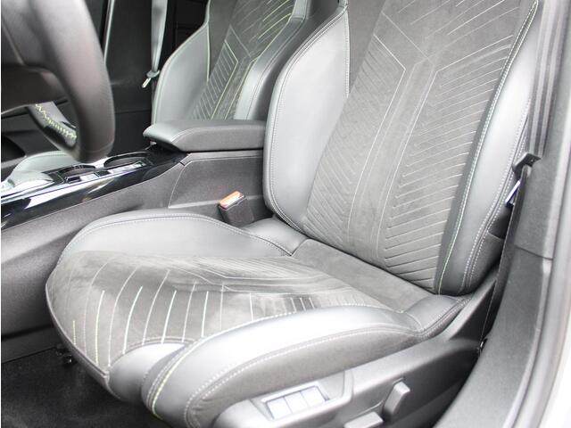 Peugeot 2008 1.2 PureTech 130 GT Automaat | Navi / Alcantara / Camera