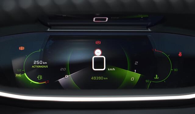 Peugeot 2008 1.2 PureTech 130 PK Allure Pack | Carplay | Camera | Stoelverw. | Incl. garantie