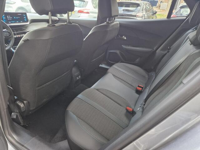 Peugeot 2008 1.2 PureTech Allure Pack | Climate & Cruise Control | Achteruit Rijd Camera | AppleCarplay/Android Auto |