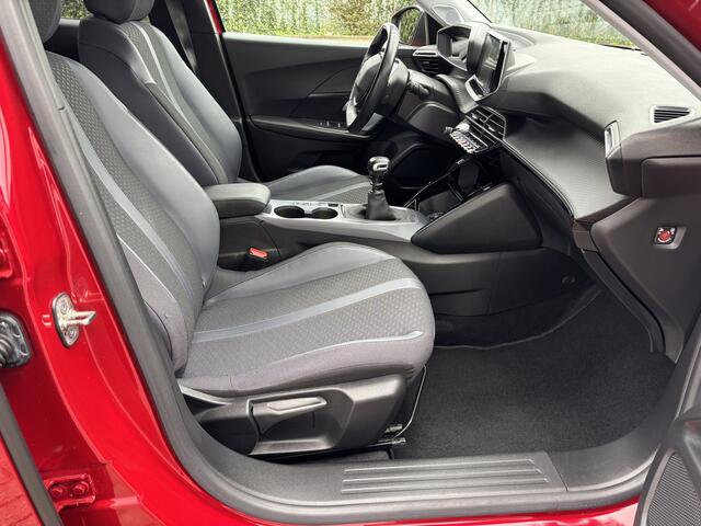 Peugeot 2008 1.2 PureTech 130pk Allure [ Apple cp,cruise,navi,camera,lmv ]