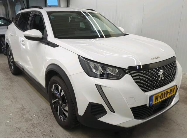 Peugeot 2008 1.2 100 pk Allure Navigatie Climate Control Parkeersensoren Carplay Android Lichtmetalen velgen led Koplampen 1/2 Leder NL Auto 1e Eigenaar