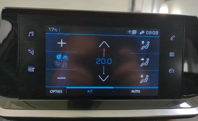 Peugeot 2008 1.2 100 pk Allure Navigatie Climate Control Parkeersensoren Carplay Android Lichtmetalen velgen led Koplampen 1/2 Leder NL Auto 1e Eigenaar