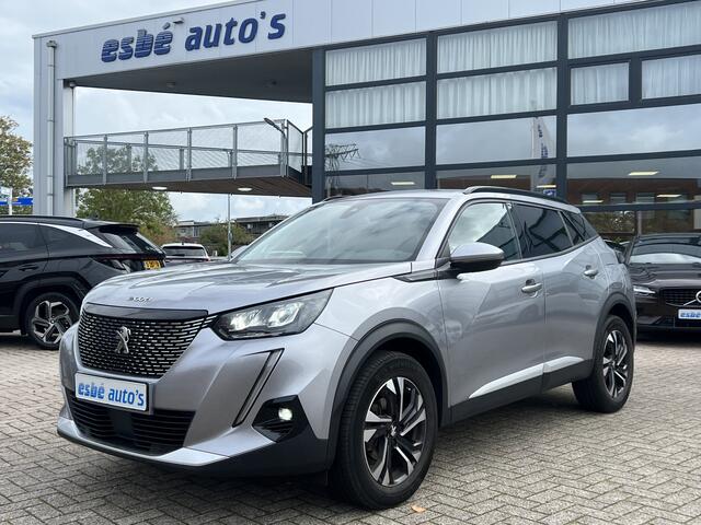 Peugeot 2008 1.2 Turbo 130 pk Automaat Allure Pack Navigatie* Carplay Keyless Camera 17 inch Velgen Stoelverwarming ACC I-Cockpit Getint Glas Distributieriem is vervangen