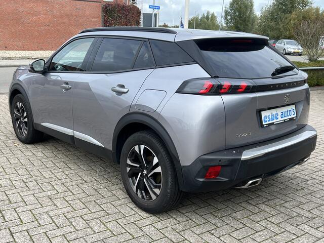 Peugeot 2008 1.2 Turbo 130 pk Automaat Allure Pack Navigatie* Carplay Keyless Camera 17 inch Velgen Stoelverwarming ACC I-Cockpit Getint Glas Distributieriem is vervangen