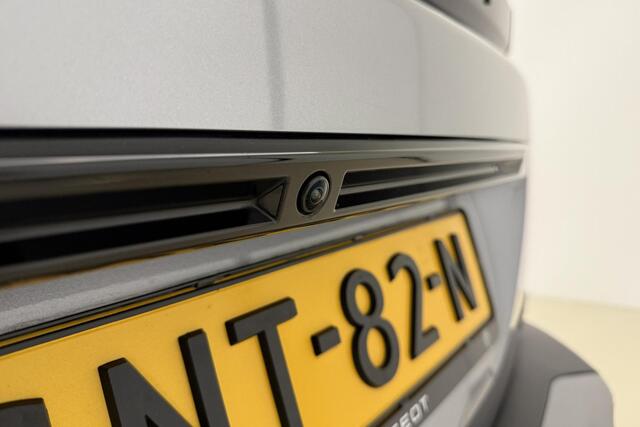 Peugeot 2008 1.2 Hybrid 136 GT | Navigatie | Apple Carplay/Android Auto | Climate Control | LED verlichting | Keyless Entry