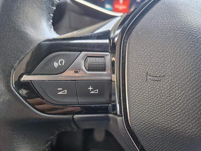 Peugeot 2008 1.2T 130pk Allure Pack | Climate & Adaptive Cruise Control | 3D-Cockpit | Stoelverwarming | Achteruitrijd Camera |