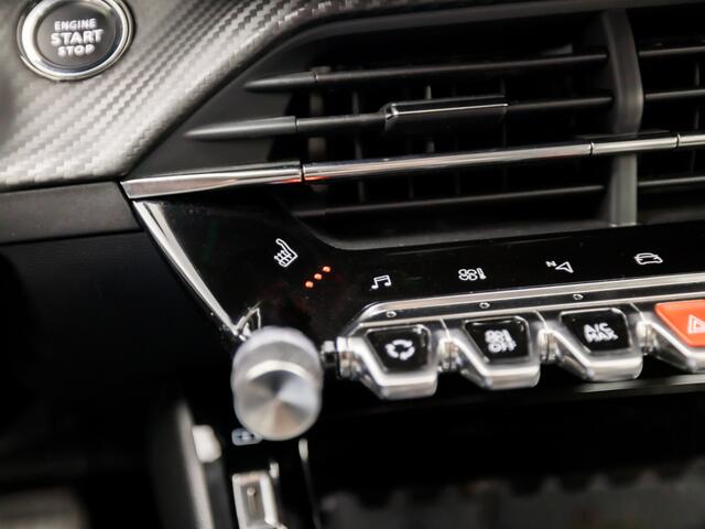 Peugeot 2008 1.2 PureTech Allure Sport Automaat (VIRTUAL COCKPIT, APPLE CARPLAY, GROOT NAVI, LEDER, STOELVERWARMING, 360 CAMERA, LED KOPLAMPEN, LM VELGEN, KEYLESS, NIEUWSTAAT)