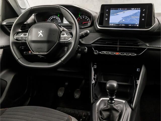 Peugeot 2008 1.2 PureTech Sport (APPLE CARPLAY, PARELMOER, GROOT NAVI, 360 CAMERA, SPORTSTOELEN, LANE ASSIST, PARKEERSENSOREN, CRUISE, NIEUWSTAAT)