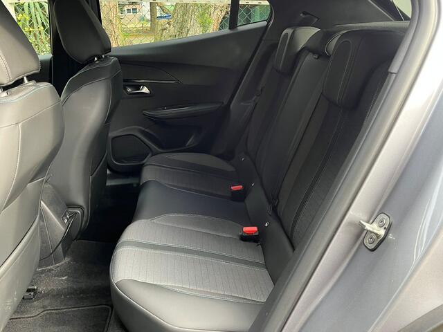 Peugeot 2008 1.2 Allure Pack. Camera, Clima, Cruise, Half Leer, 17"LM Velgen