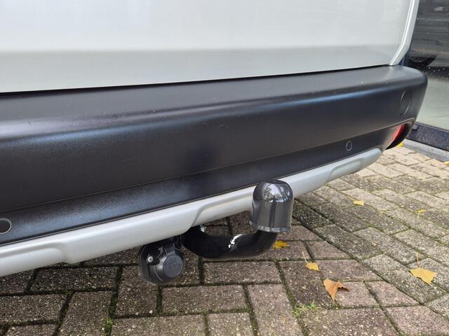 Peugeot 2008 1.2 PureTech Allure | Trekhaak | Navigatie | Climate Control | LM Velgen | Cruise Control