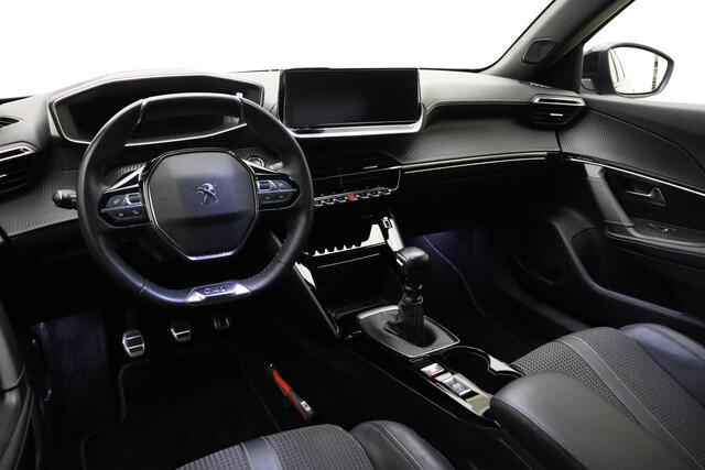 Peugeot 2008 1.2 PureTech GT-Line 130 PK | Handgeschakeld | Camera | Stoelverwarming | 3D-instrumentenpaneel | Cruise Control | Climate Control | 1e eigenaar