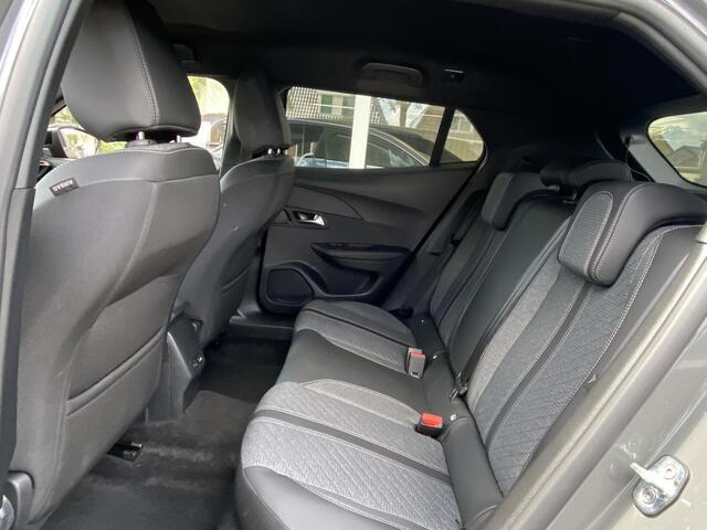 Peugeot 2008 1.2T 100pk Allure | Privacy Glass | Parkeersensoren | Apple Carplay/Android Auto | Cruise Control | Facelift model