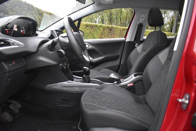 Peugeot 2008 1.2 PureTech Blue Lion | Nwe. Distributie | PANO | NAVI | DAB | PDC