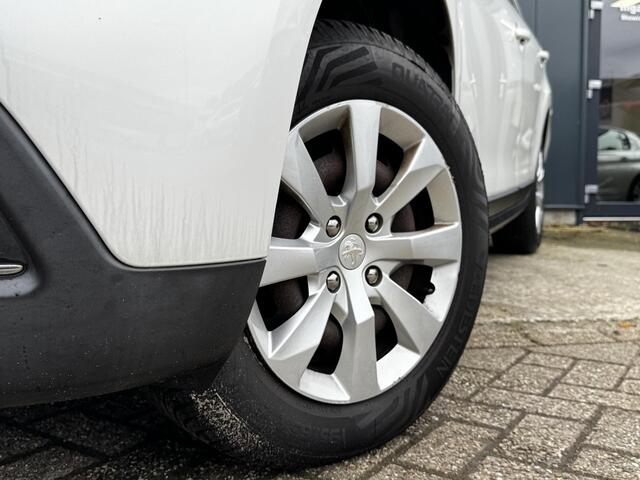 Peugeot 2008 1.2 PureTech Blue Lion - Navigatie - Cruise Control - Trekhaak