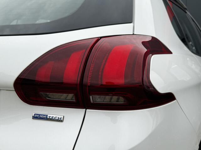 Peugeot 2008 1.2 PureTech Blue Lion - Navigatie - Cruise Control - Trekhaak