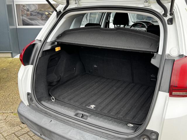 Peugeot 2008 1.2 PureTech Blue Lion - Navigatie - Cruise Control - Trekhaak