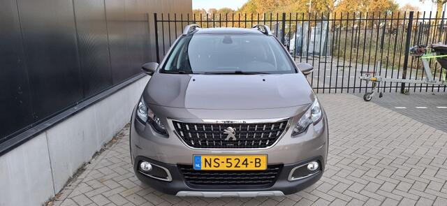 Peugeot 2008 NAP NAVI PDC CarPlay Panorama