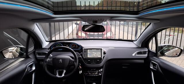 Peugeot 2008 NAP NAVI PDC CarPlay Panorama