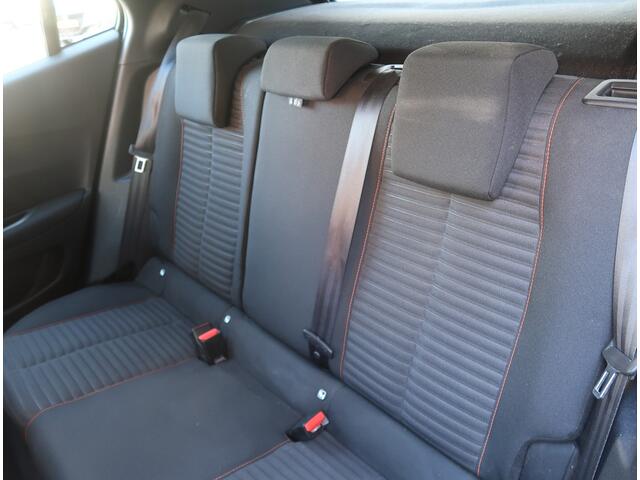 Peugeot 2008 Benzine 100 Pk Active * Navigatie * Airco * Cruie Control * Apple Carplay / Android Auto * Vingerhoets; Vierde Generatie Eersteklas Service