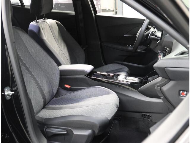 Peugeot 2008 1.2 Hybrid 136PK Allure | 1ste eigenaar | AppleCarplay/Android Auto | 17"LMV | 360'Camera | AUTOMAAT | Keyless | Adaptive Cruise Control | Climate Control | Camera | FULL LED | Isofix | Privacy Glass |