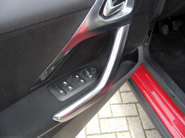 Peugeot 2008 1.2 PureTech Allure