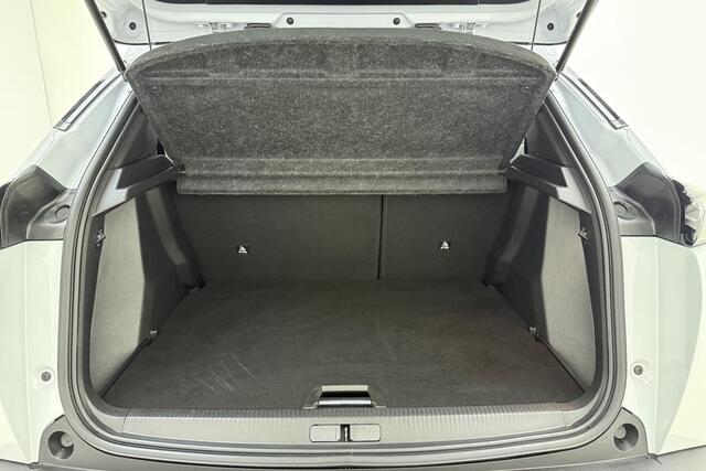 Peugeot 2008 1.2T 100pk Allure | Navigatie | Camera | Full LED | 17'' LM Velgen | Apple Carplay/Android Auto | Full LED