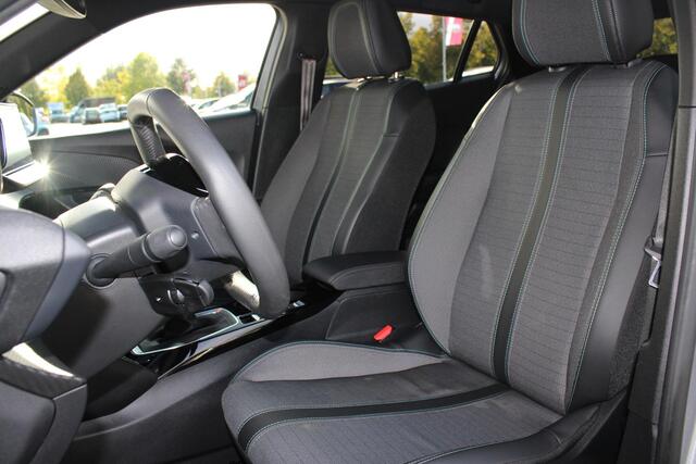 Peugeot 2008 1.2 100PK ALLURE PACK | NAVIGATIE | ACHTERUITRIJ CAMERA | APPLE CARPLAY/ANDROID AUTO | LICHTMETALEN VELGEN 17" | CRUISE CONTROL | LED KOPLAMPEN | DAB+ RADIO |