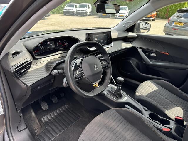 Peugeot 2008 1.2 Turbo 130 PK Active | All season banden | Volledig dealer onderhouden | 6 Versnellingsbak | Trekhaak 1200 KG | Navigatie via Telefoon | Stoelverwarming | Airconditioning | Lichtmetalen Velgen | Parkeersensoren | LED Verlichting | Apple Carplay & Andro
