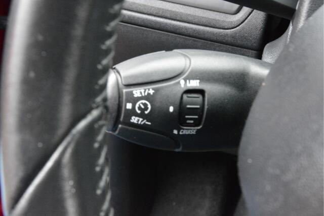 Peugeot 2008 1.2 PureTech Blue Lion Trekhaak Airco Navigatie