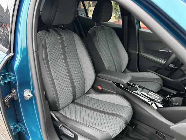 Peugeot 2008 1.2 Hybrid 145 PK Allure | Automaat Hybride | VOORRAAD DEAL met ¤6.000 Korting | Navigatie | Keyless entry | Adaptieve Cruise Control | 360 Graden Camera | Parkeersensoren V+A | Hoge Zitpositie | Dode Hoek Detectie | Climate Control | LED Verlichting | 1