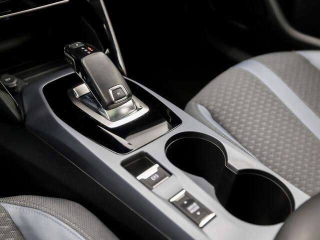 Peugeot 2008 1.2 PureTech Allure Sport Automaat (PANORAMADAK, VIRTUAL COCKPIT, APPLE CARPLAY, GROOT NAVI, SPORTSTOELEN, LEDER, 360 CAMERA, KEYLESS, GETINT GLAS, NIEUWSTAAT)