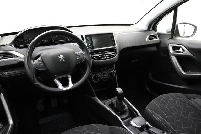 Peugeot 2008 1.2 PureTech Blue Lion 110 PK | Handgeschakeld | Panorama dak | Trekhaak | Licht Metalen Velgen | Navigatie | Parkeersensor | Cruise Control | Airco