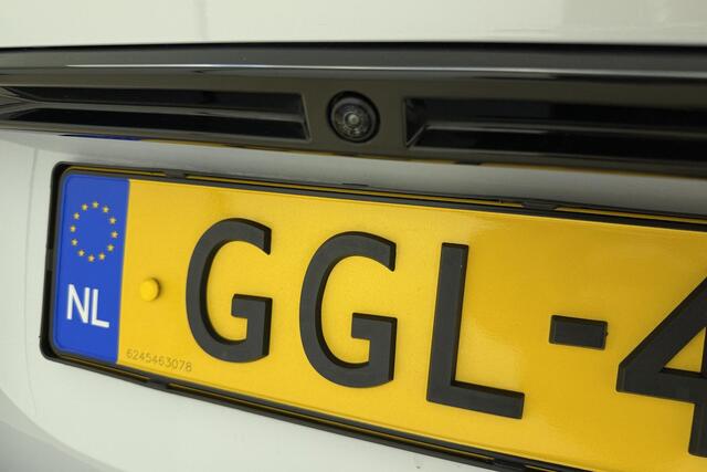 Peugeot 2008 1.2 PureTech 100pk Allure | Navigatie | Camera | Full LED | Apple Carplay/Android Auto | Parkeersensoren voor & achter | 17'' LM Velgen