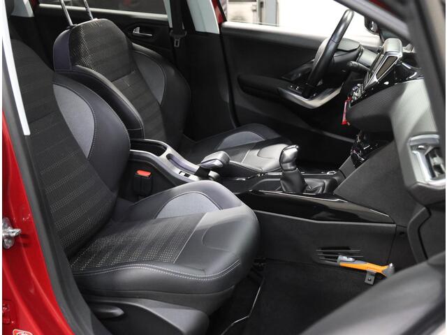 Peugeot 2008 1.2 110PK Allure | Panoramadak | AppleCarplay/Android Auto | 16"LMV | Navigatie | Cruise Control | Climate Control | Isofix | Privacy Glass |