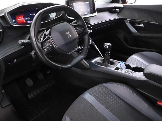 Peugeot 2008 1.2T 130PK Allure Trekhaak/Winterpakket/Ecc/Camera