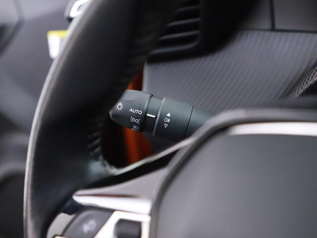 Peugeot 2008 1.2T 130PK Allure Trekhaak/Winterpakket/Ecc/Camera