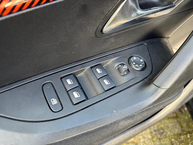 Peugeot 2008 1.2 PureTech Blue Lease Active