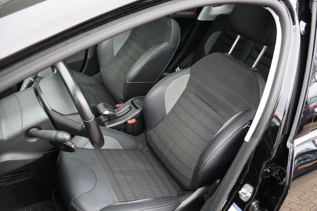 Peugeot 2008 1.2 PureTech GT-line | Rijklaar! | Panoramadak | Climate Control | Cruise Control | PDC | Navigatie |