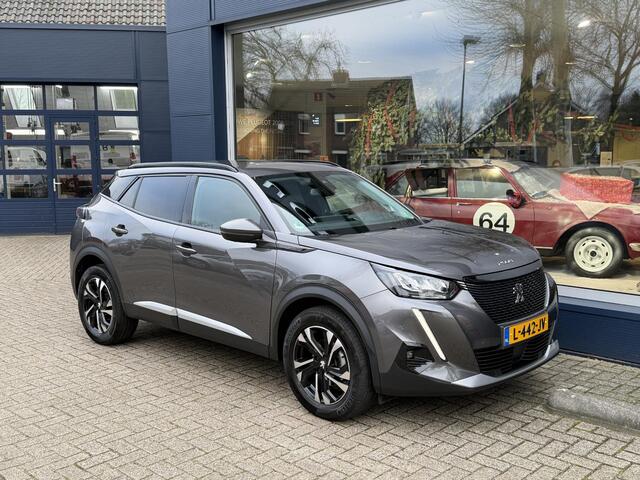Peugeot 2008 1.2 Turbo 100 PK Allure Pack | 1e Eigenaarsauto met slechts 38.851 km! | Afneembare trekhaak 1200KG | Navigatie | Camera | Hoge Zitpositie | LED verlichting | Cruise Control | Climate Control | 17" Lichtmetalen Wielen | Groot Multimedia scherm met Apple C